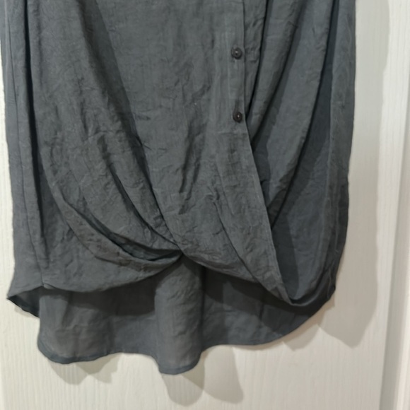 Wishlist size small button up twisted front high low sleeveless gray top - Picture 3 of 5